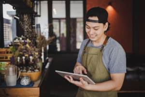 kitchen management 300x200 - Makanan dan Minuman (F&amp;B)
