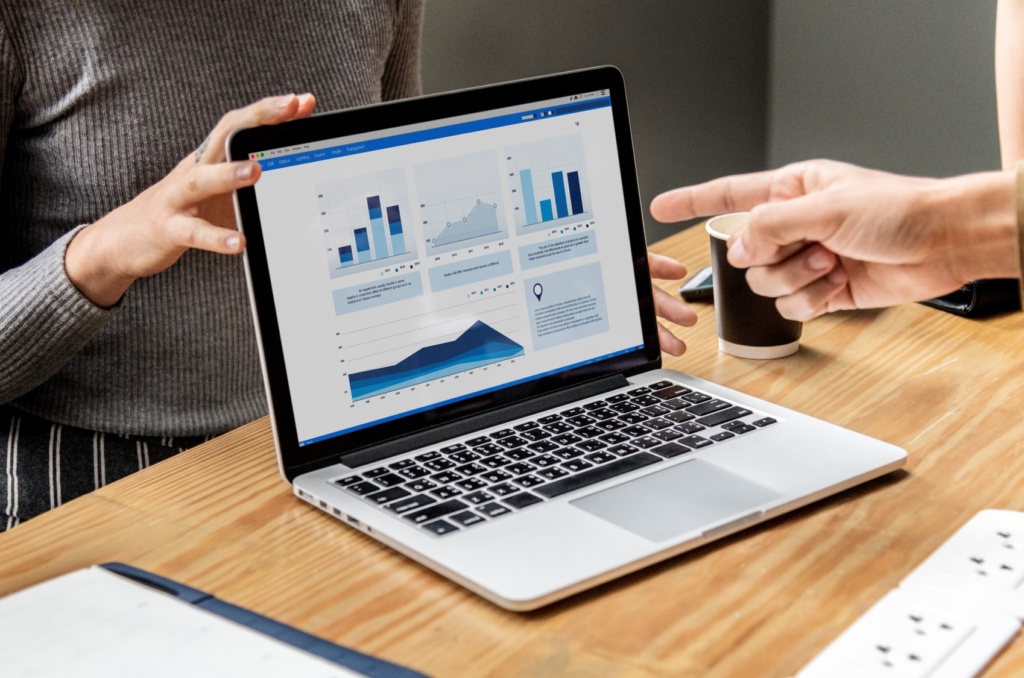 business presentation laptop screen 1024x678 - Managing Customer Expectations: Top 6 Outstanding Principles!