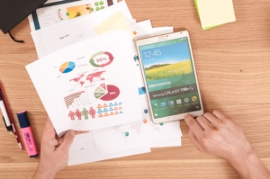 firmbee com jrh5lAq mIs unsplash 300x199 - Common Cash Flow Problems In The Wholesale Business